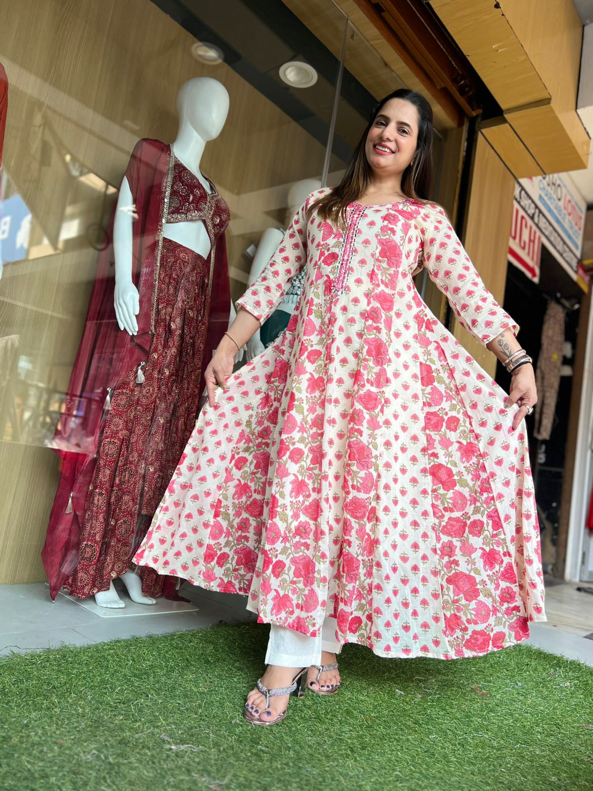 Mull Cotton Off White Shoulder Anarkali 3pc Set