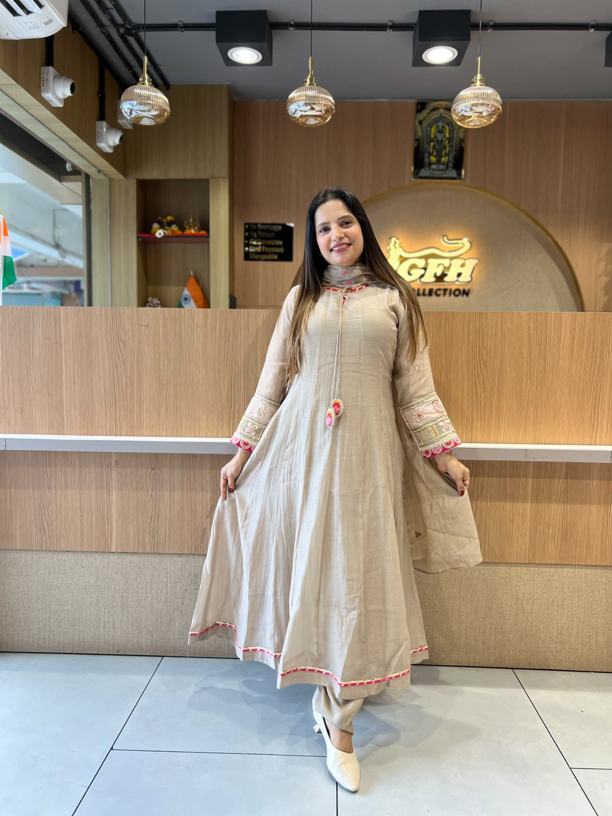 Pure Banaras Mull Chanderi Champaine 3pc Set