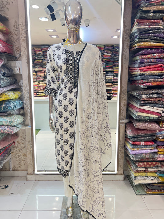 Gaji Silk 3 Pc Suit With Thread Embroidered Duppata