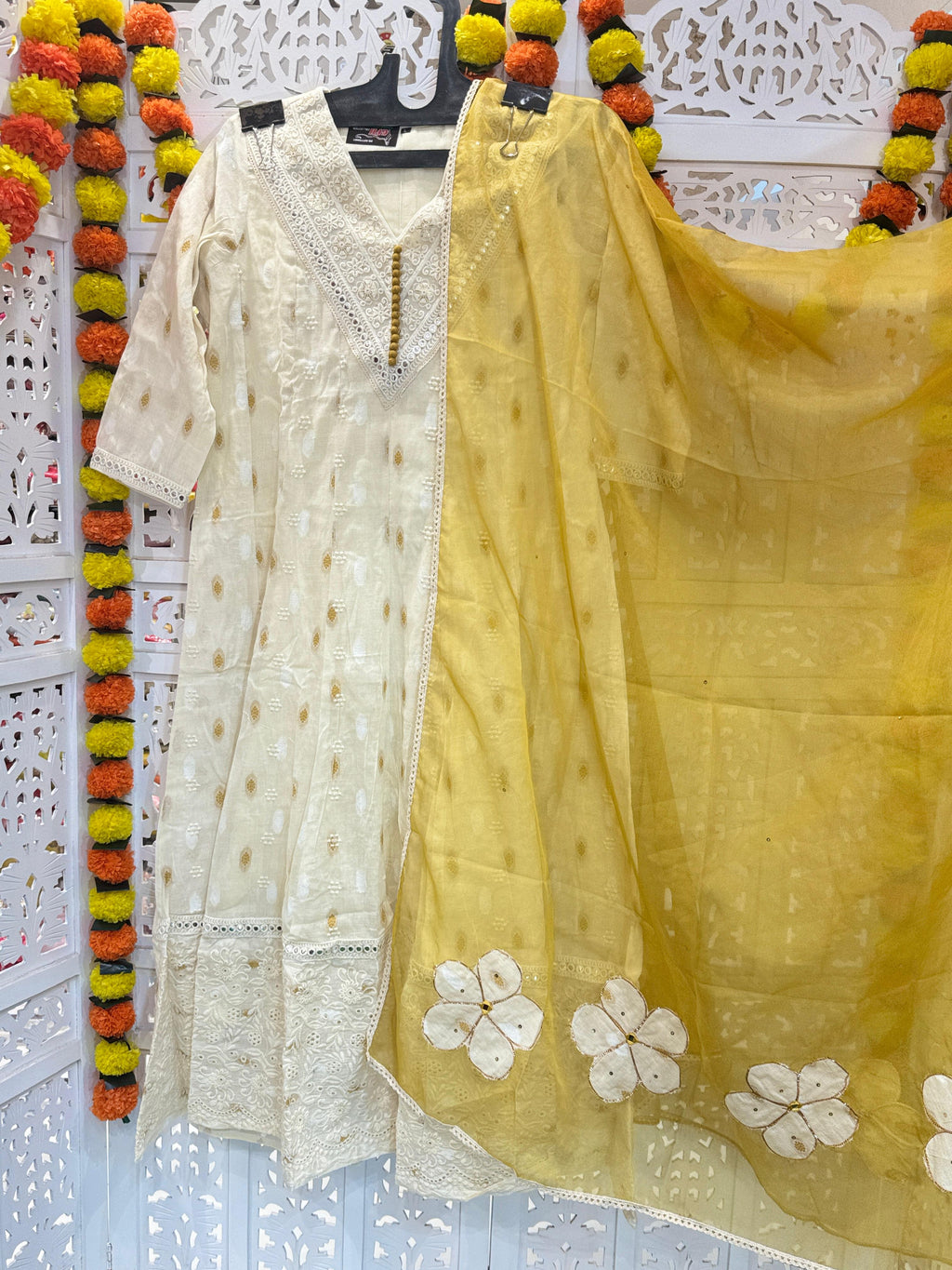 Taak Cotton White and Yellow 3pc Set