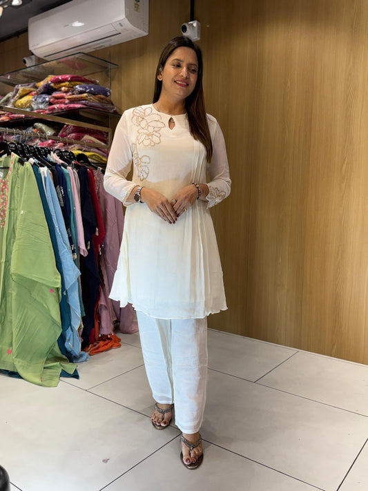 Chinon White 2pc Set