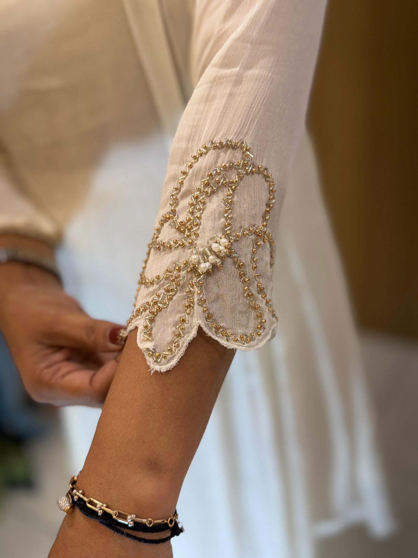 Chinon White 2pc Set