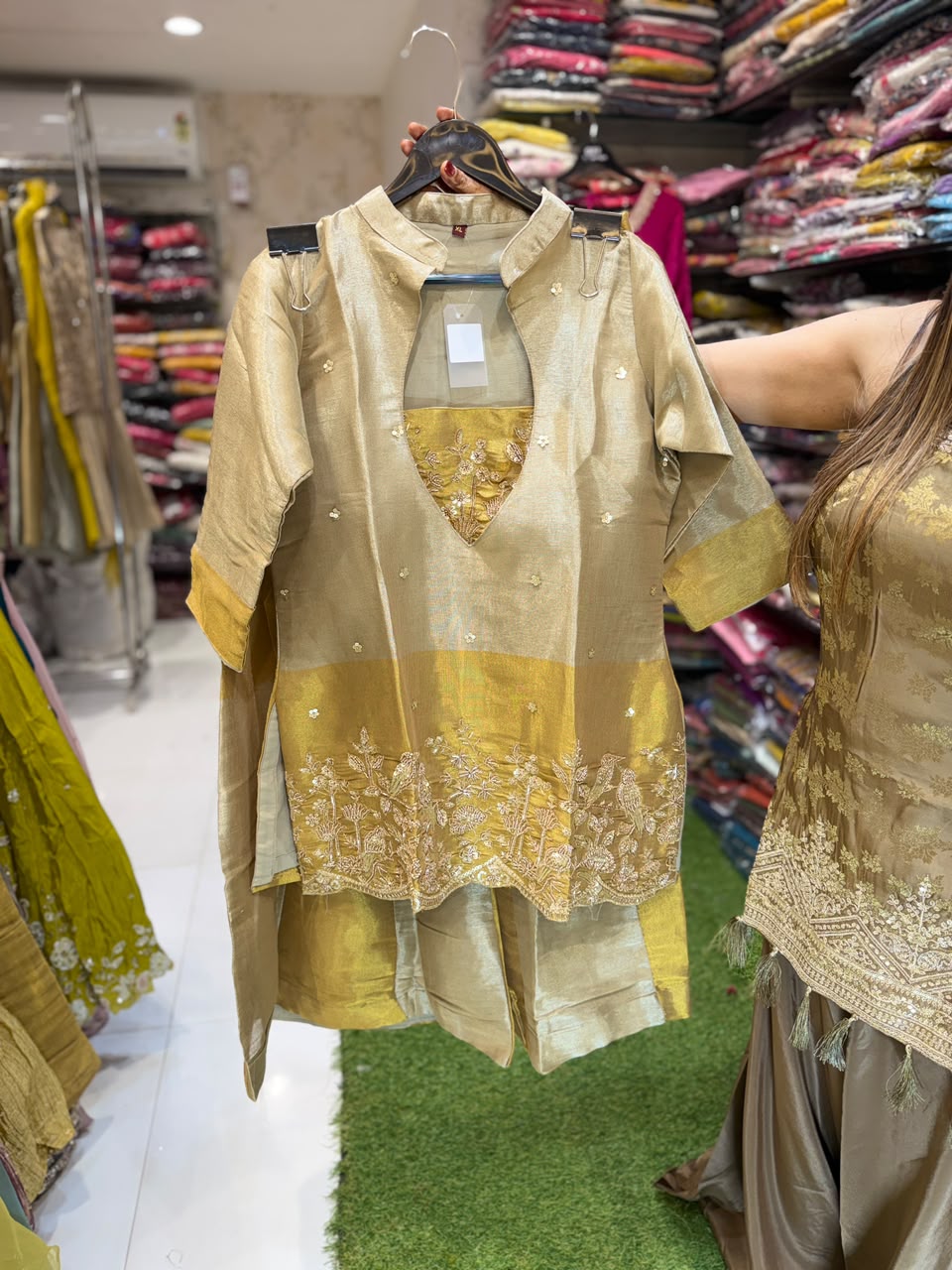 Pure Kanjiwaram Banarasi Half Half 2pc Set