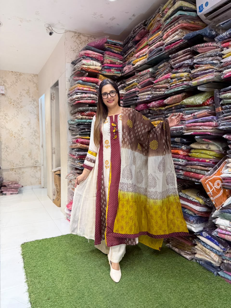 Viscose Mull chanderi Dusky Off White And Maroon 3pc Set