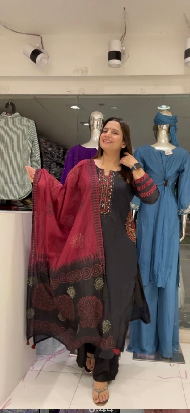 Mull Chanderi Black 3pc Suit