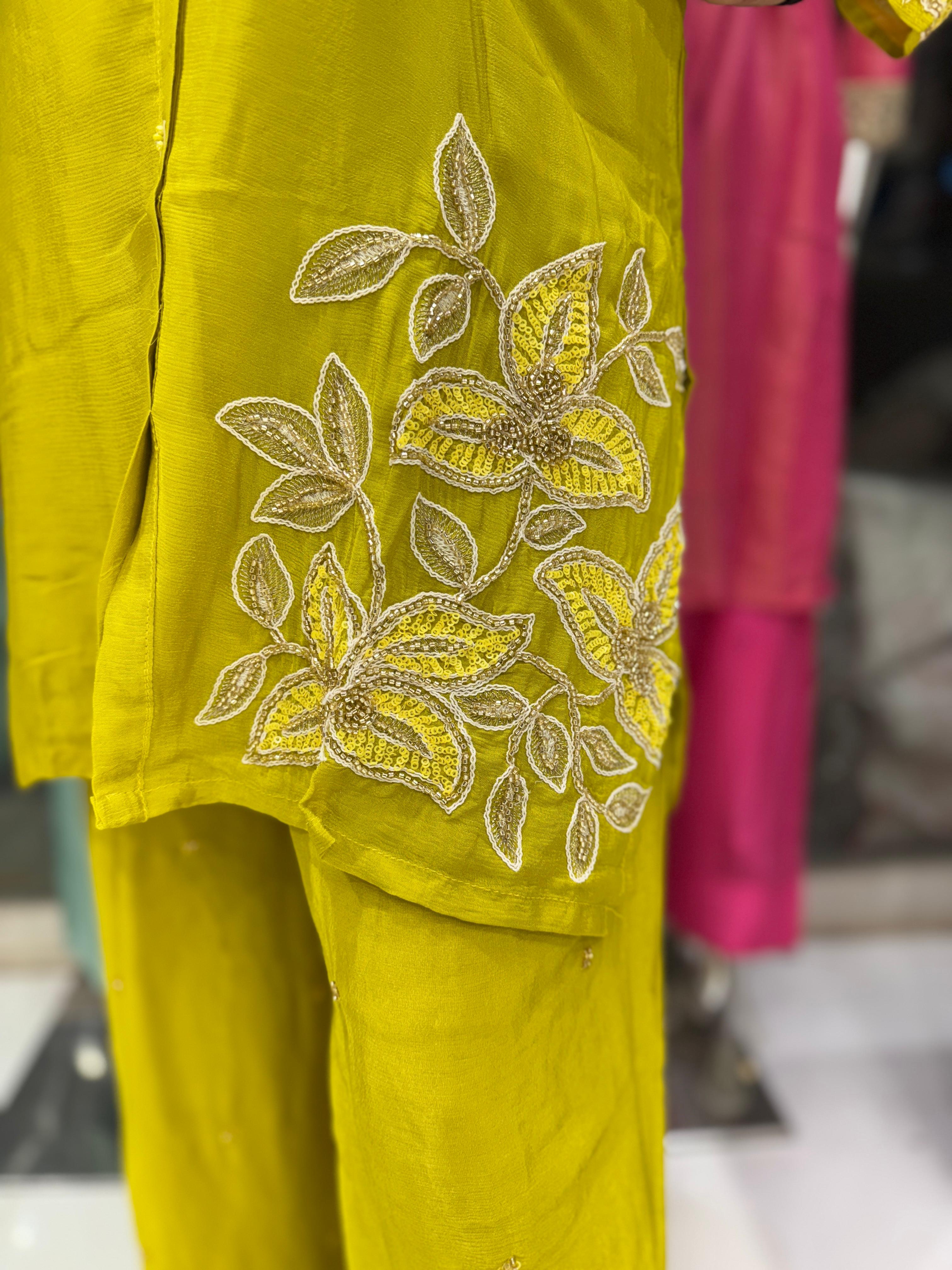Chinon Neon Green 2pc Set